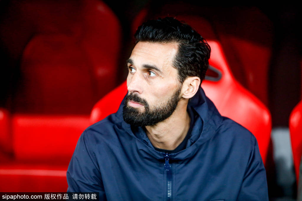 欧冠生死战!穆里尼奥携本菲卡挑战伯纳乌,阿隆索率皇马誓破光明球场阴影