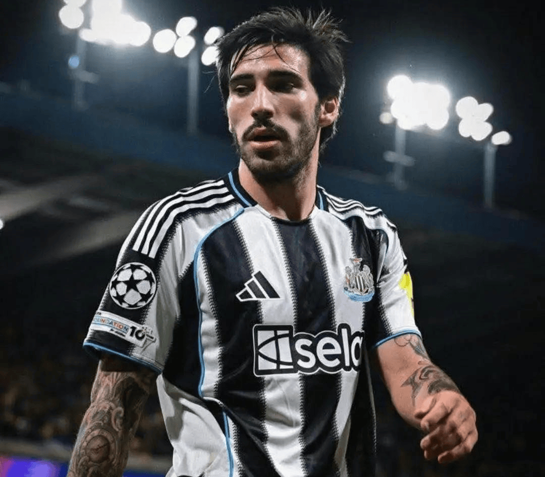 曼联中场二选一，托纳利或安德森，1亿欧要价，两人都已在英超证明自己